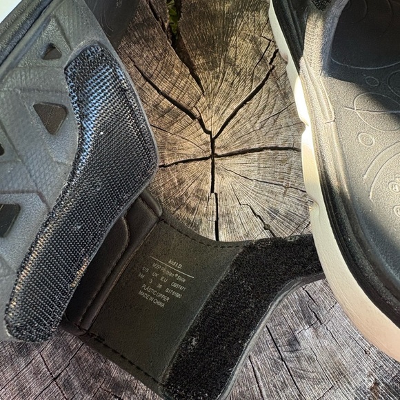 Stride Rite M2P Unisex Phibian Black Slide Sandals | Size 4 - Picture 5 of 10